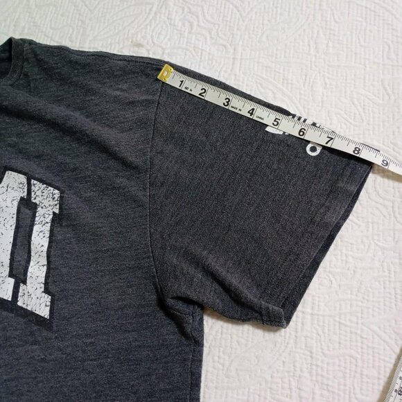 Adidas Men’s  Gray Basketball Logo T Shirt Sports Size L - Picture 6 of 10